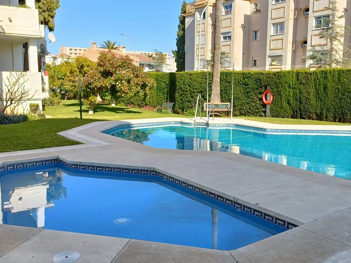 Torremolinos – Sørvendt terrasse, to soverom og privat parkering i lukket anlegg nær havet – bilde 4