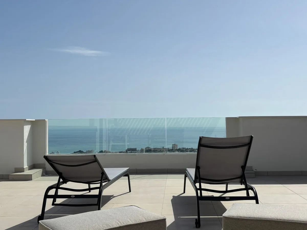 Benalmádena – Ny toppleilighet med panoramautsikt over havet og takterrasse med jacuzzi – bilde 1
