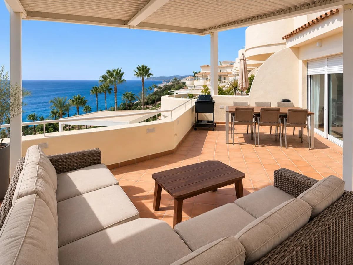 Estepona – Penthouse på første linje med utsikt over Middelhavet, Gibraltar og Afrika fra egen solterrasse – bilde 1