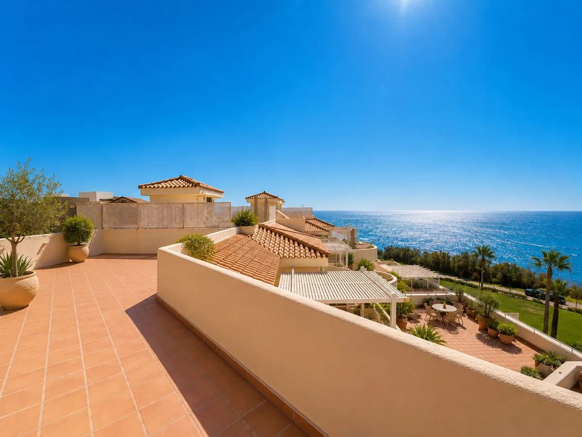 Estepona – Penthouse på første linje med utsikt over Middelhavet, Gibraltar og Afrika fra egen solterrasse – bilde 4