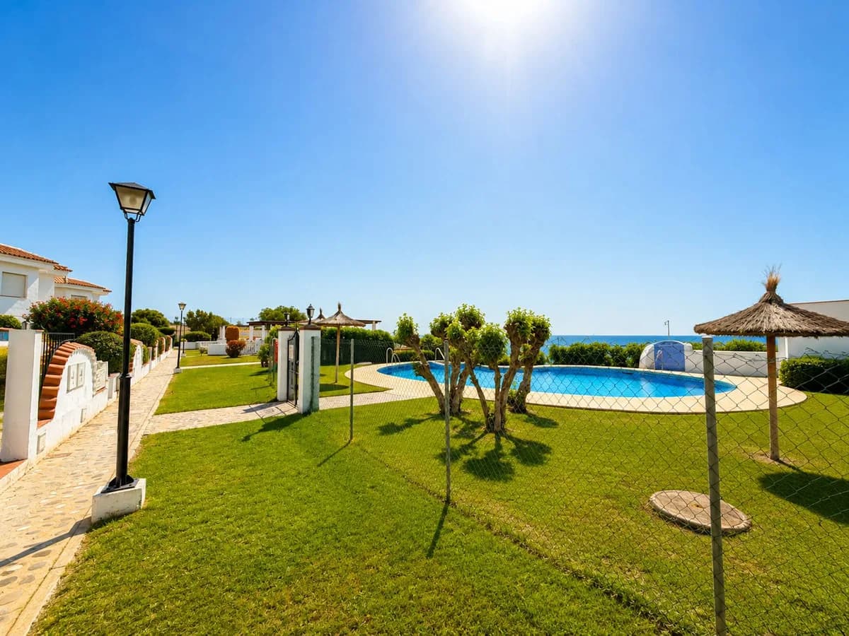 Peñoncillo, Torrox Costa – rekkehus med havutsikt og takterrasse, kort gange fra stranden – bilde 1