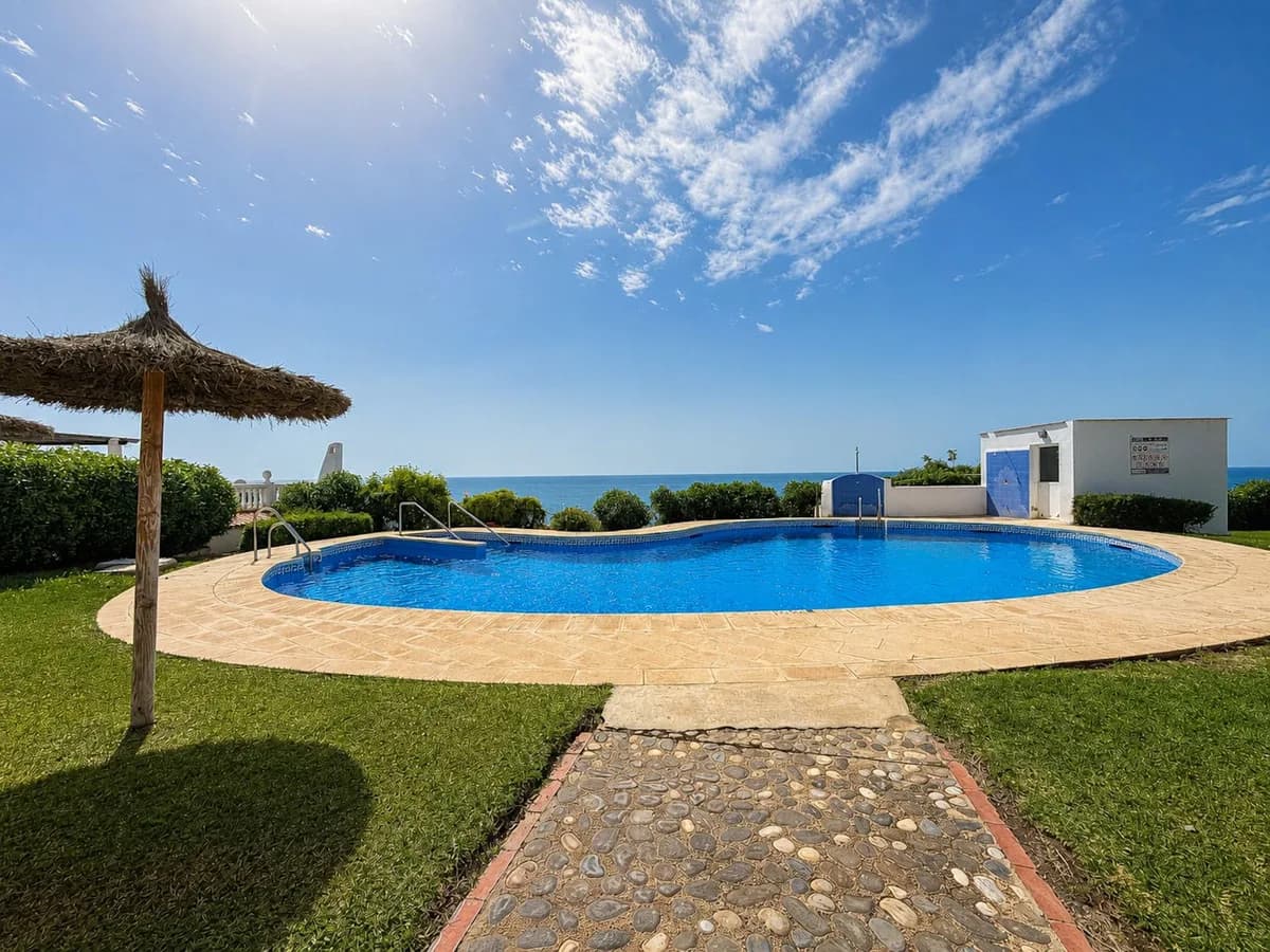 Peñoncillo, Torrox Costa – rekkehus med havutsikt og takterrasse, kort gange fra stranden – bilde 3