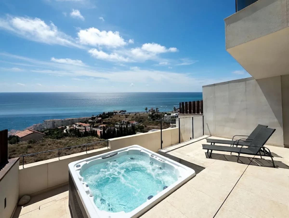 Torrox Costa – Nytt rekkehus i El Mirador Spa & Resort, med havutsikt fra flere terrasser og spa i anlegget – bilde 1
