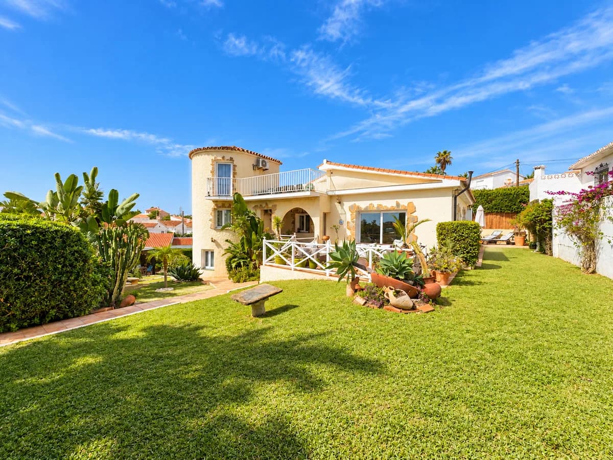 Mijas Costa – Romslig villa med 7 soverom, privat basseng og havutsikt, bare 500 meter fra stranden – bilde 1