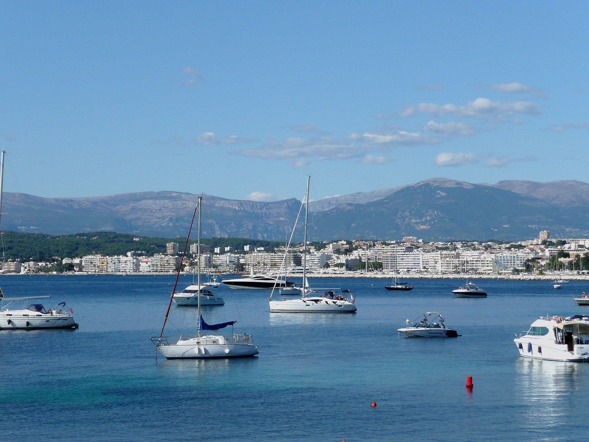 Kysten i Juan-les-Pins sett fra Cap d’Antibes