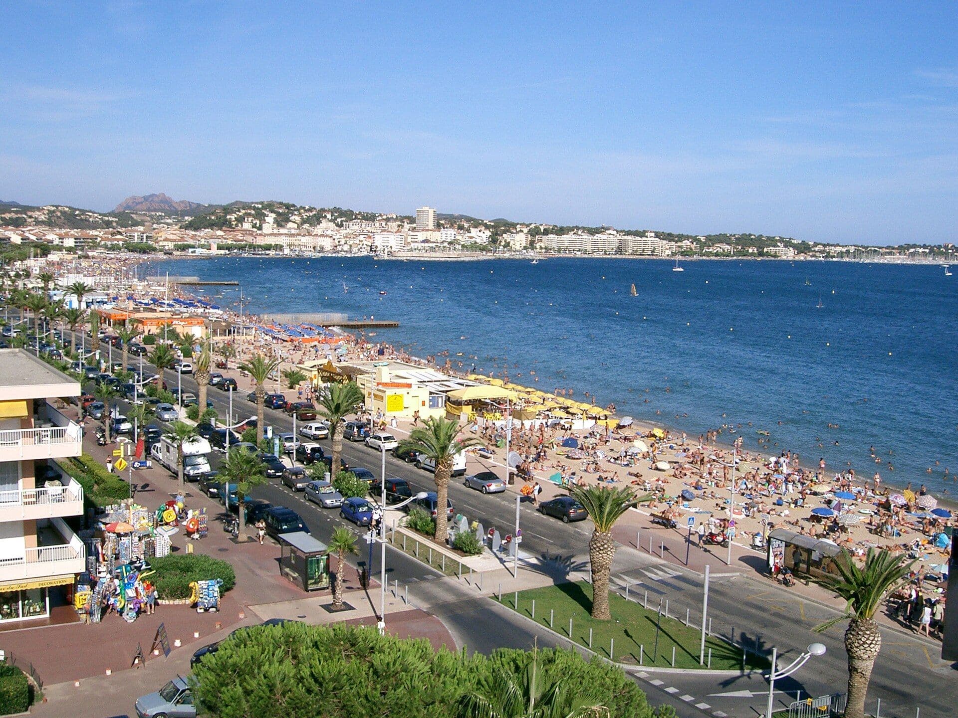Stranden og bebyggelsen i Fréjus