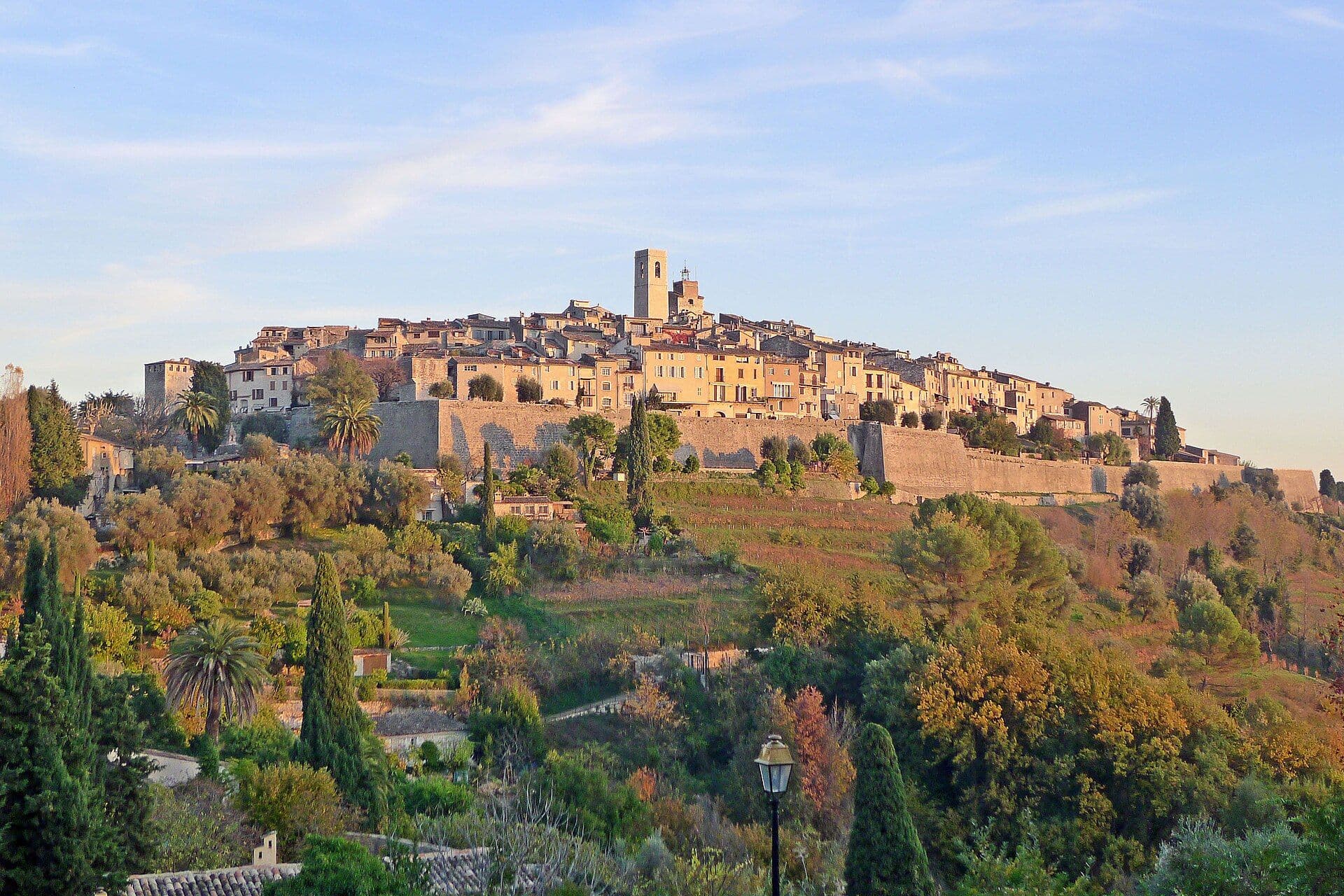 Landsbyen Saint-Paul-de-Vence på høydedraget