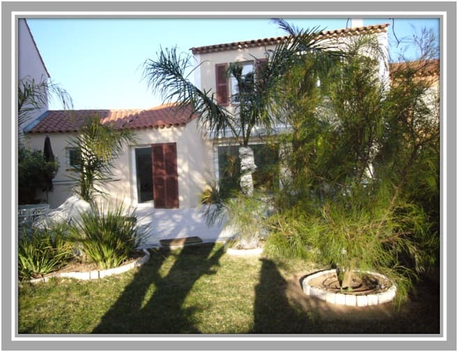 Nesten ny 5 roms villa rett ved golfbanen i Roquebrune sur Argens | Felles svømmebasseng -