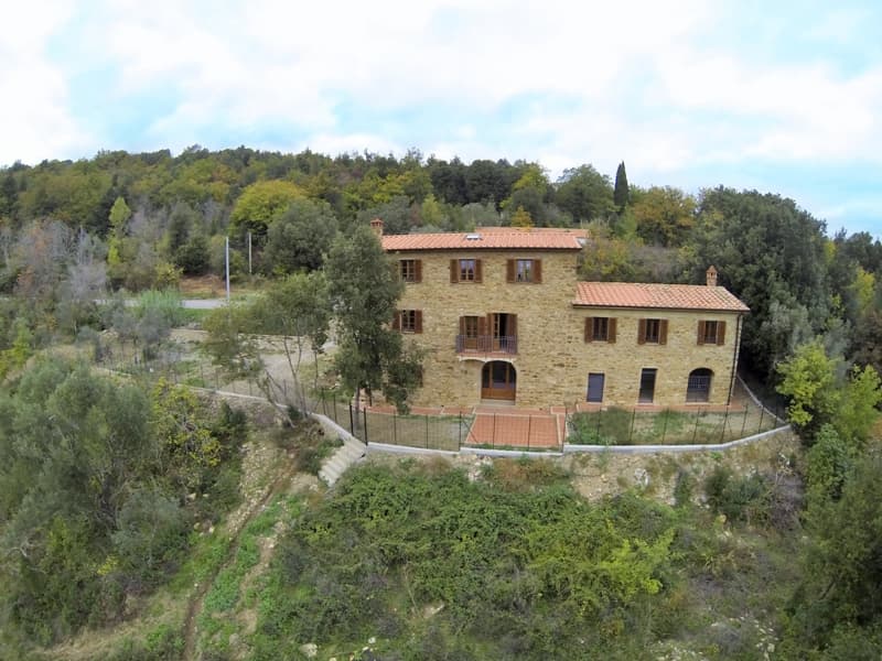 Stort restaurert typisk toskansk casolare i monteverdi marittimo
