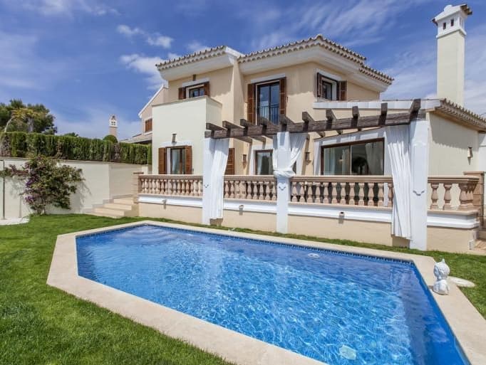 Nova Santa Ponsa | Lekker moderne villa rett ved golfbanen og med kort vei til sjøen