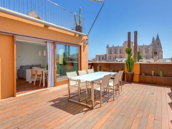 Palma | Fantastisk duplex leilighet beliggende i historisk bygg nær stranden