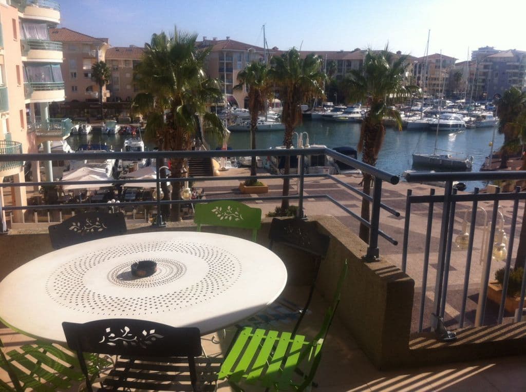 Frejus | Leilighet med to soverom i første rekke mot havnen