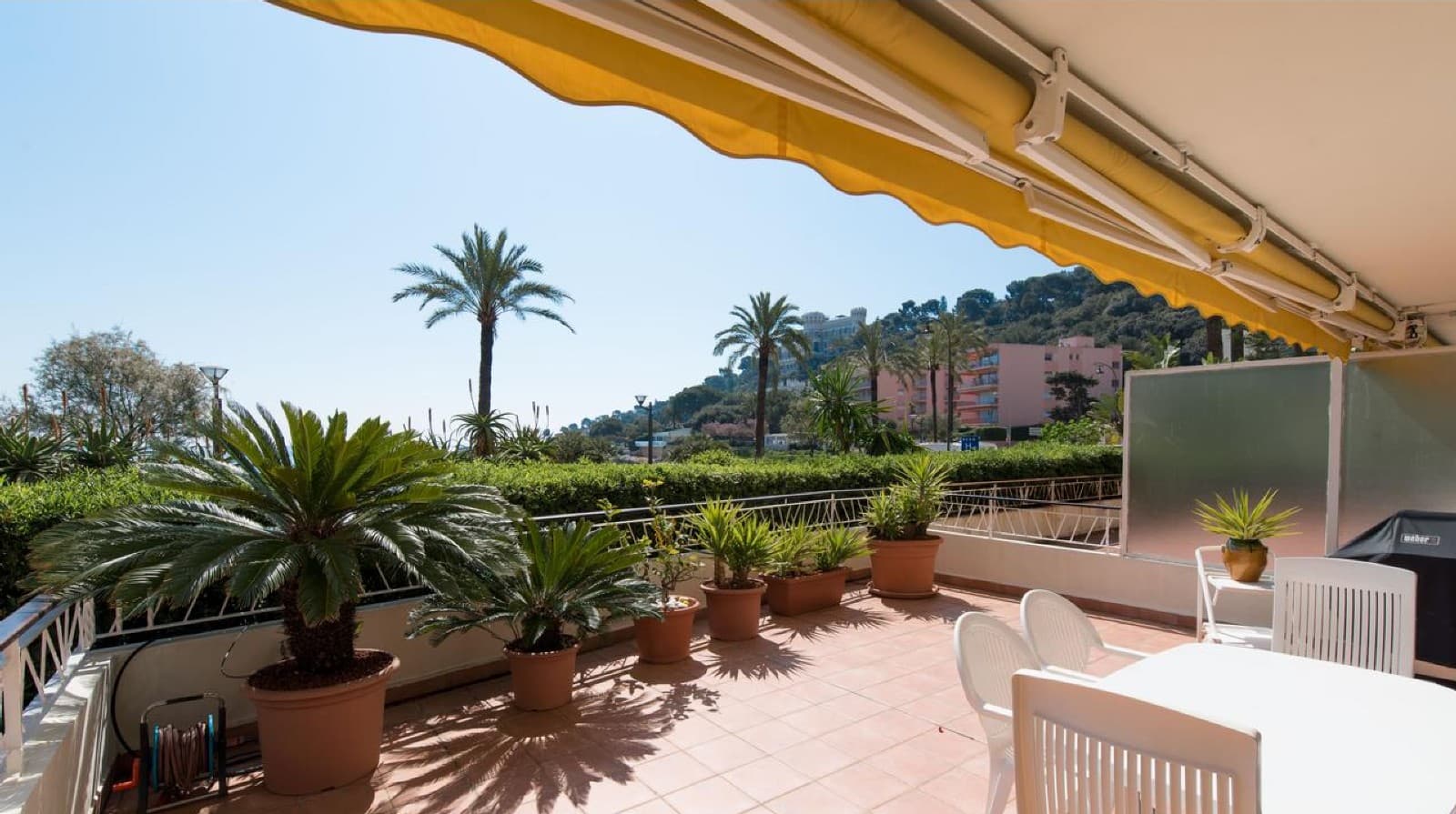 Roquebrune-Cap-Martin | Lekker leilighet ved havet med stor og solrik terrasse og fantastisk utsikt