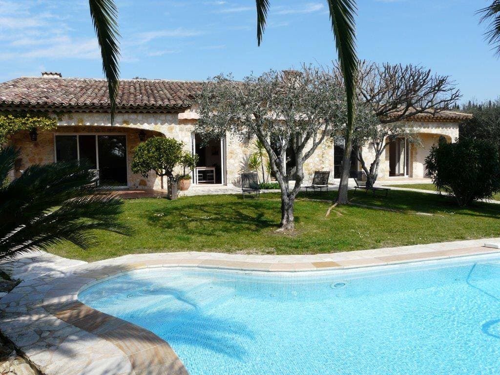 Opio | Fantastisk provencalsk steinvilla med seks soverom på ett plan