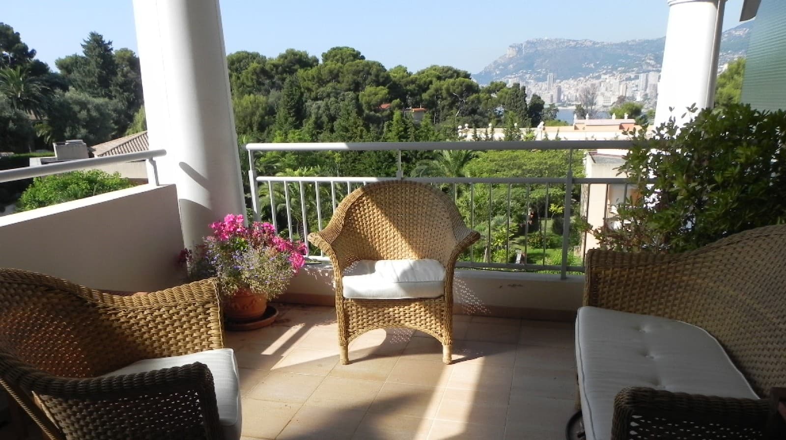 Roquebrune-Cap-Martin | Stor og lekker leilighet med felles svømmebasseng og fin panoramautsikt