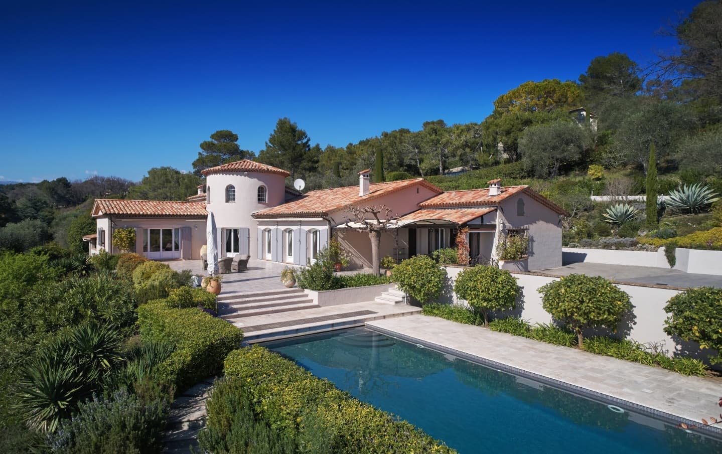 Mougins | Stor eksklusiv villa med meget høy standard i lukket domene