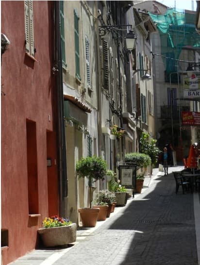 Roquebrune sur Argens | Oppusset townhouse
