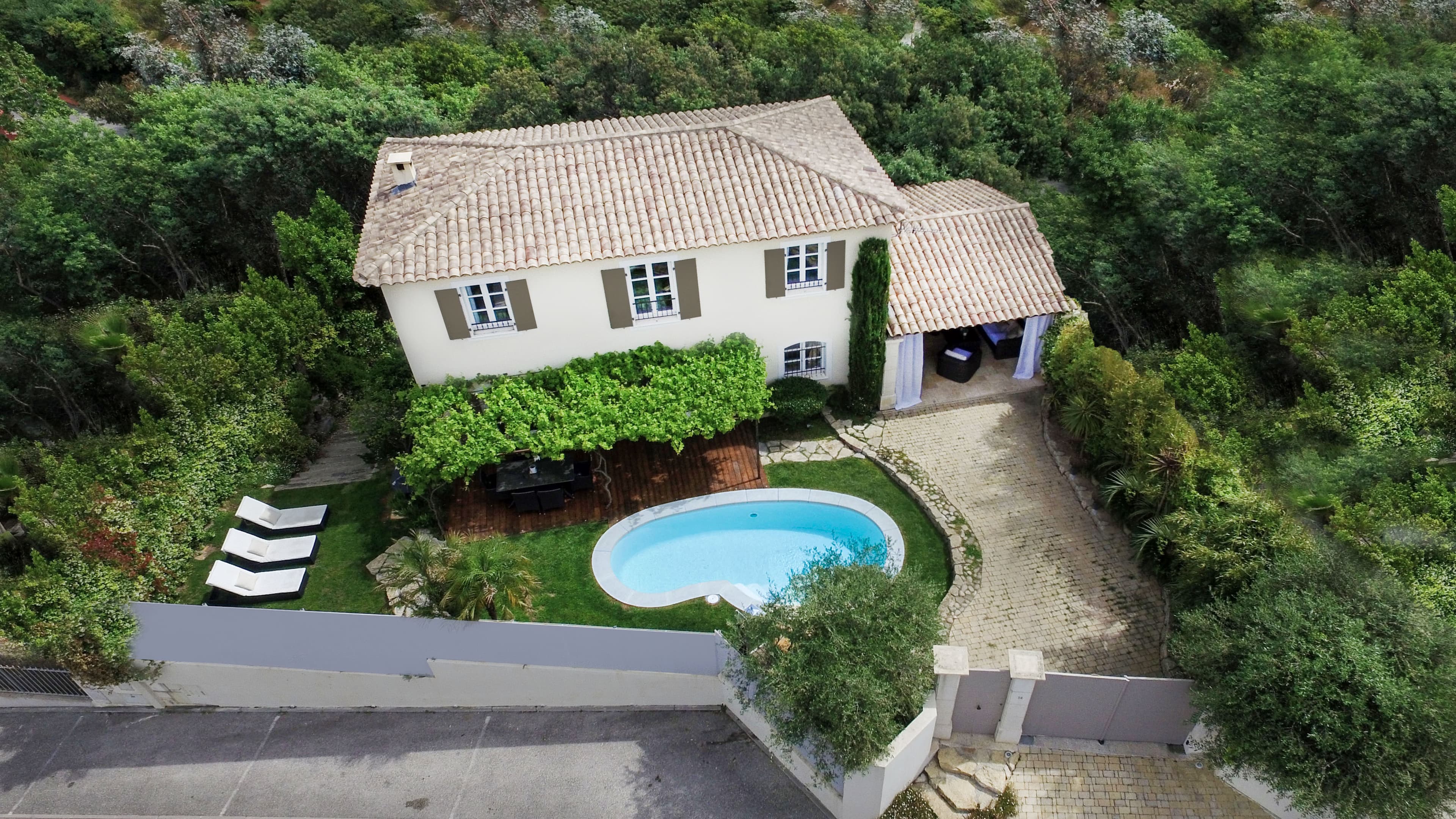 Cannes | Moderne villa med separat leilighet i attraktivt område