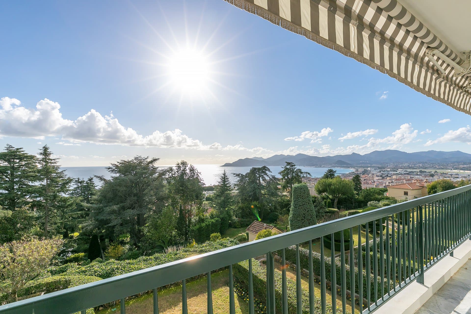 Cannes | Croix des gardes | Totalrenovert leilighet med fire soverom og panoramautsikt