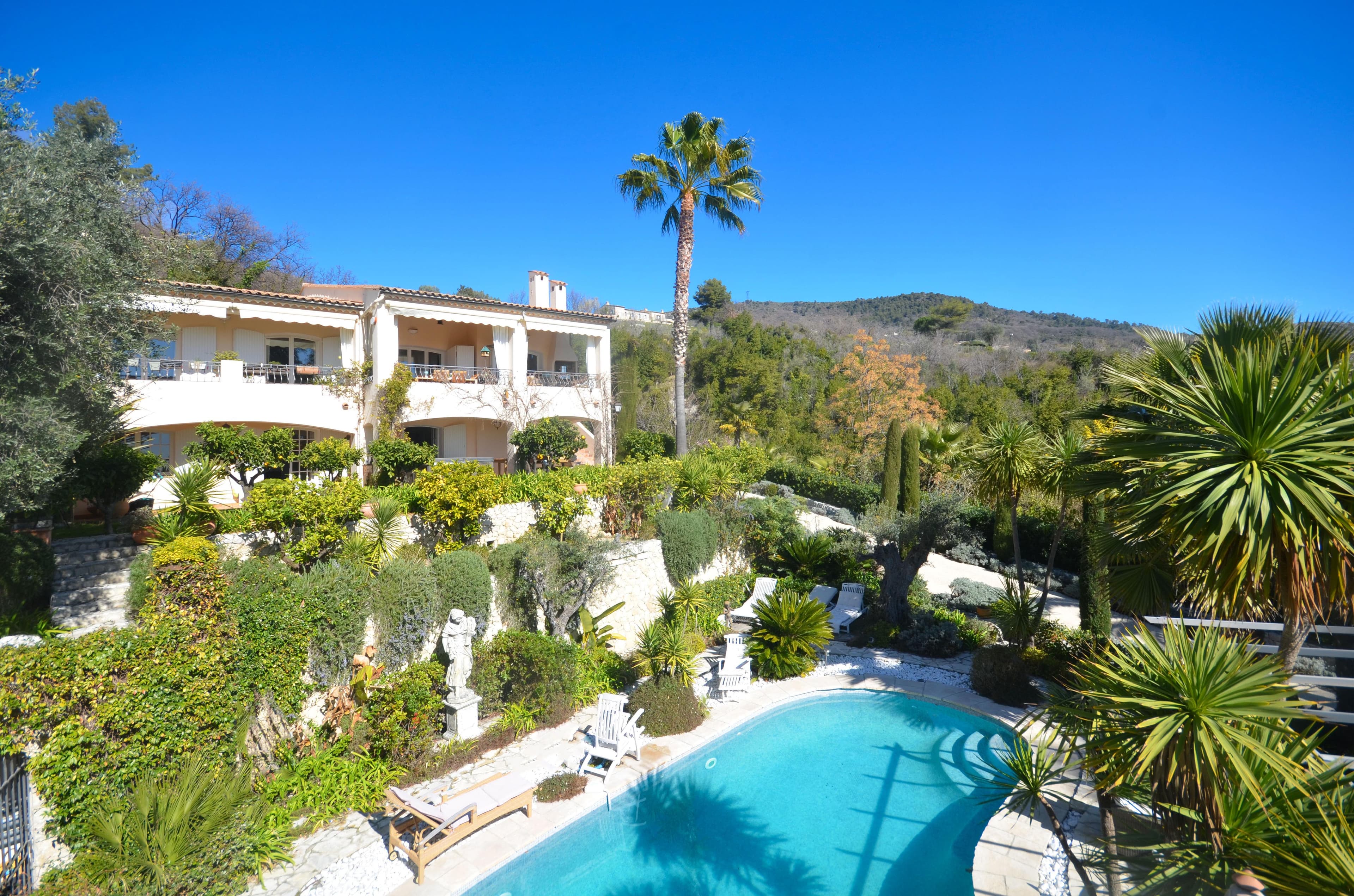 Vence | Nydelig provencalsk villa med fem soverom og panoramautsikt