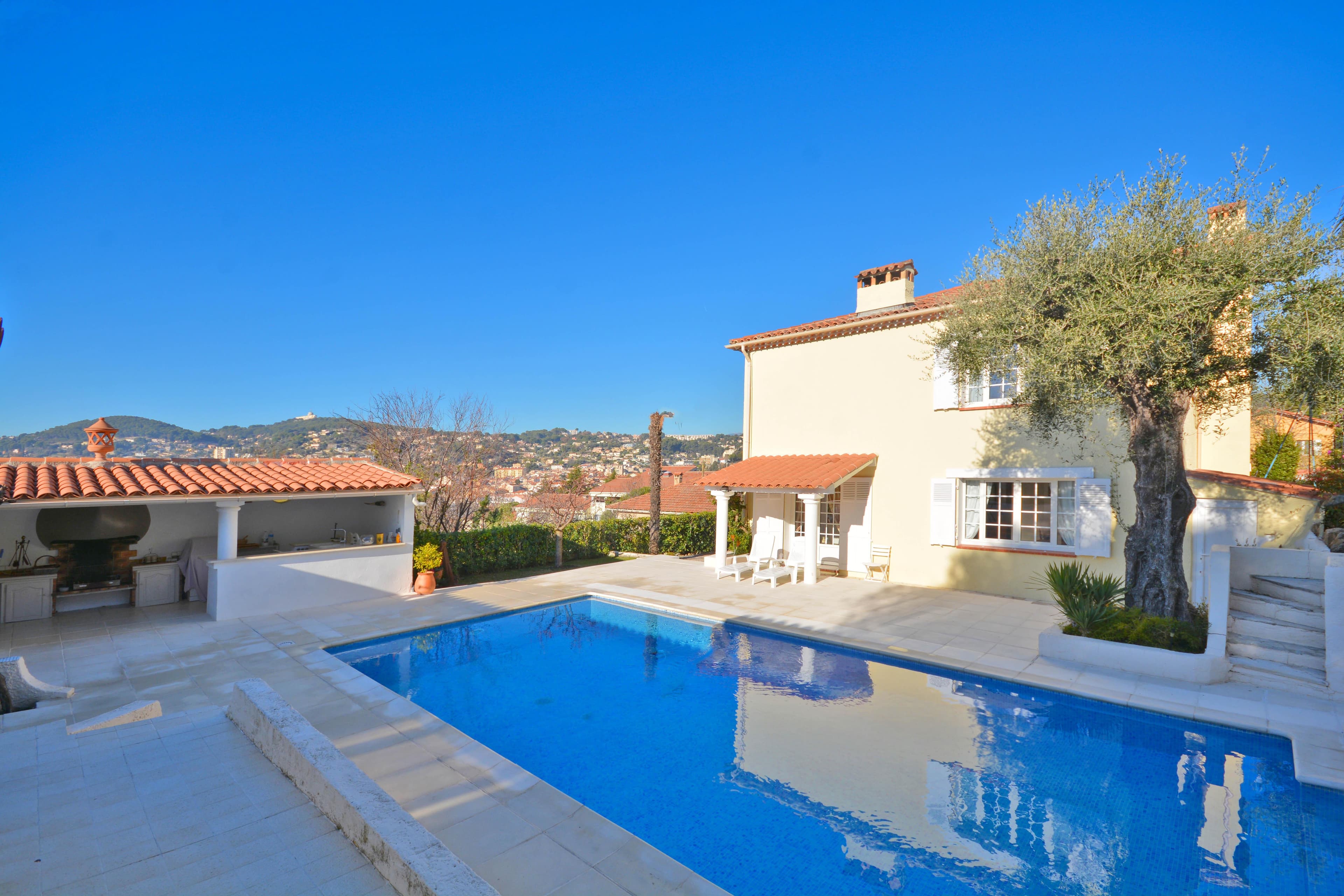 Vallauris | Provencalsk villa med fire soverom og sentral beliggenhet