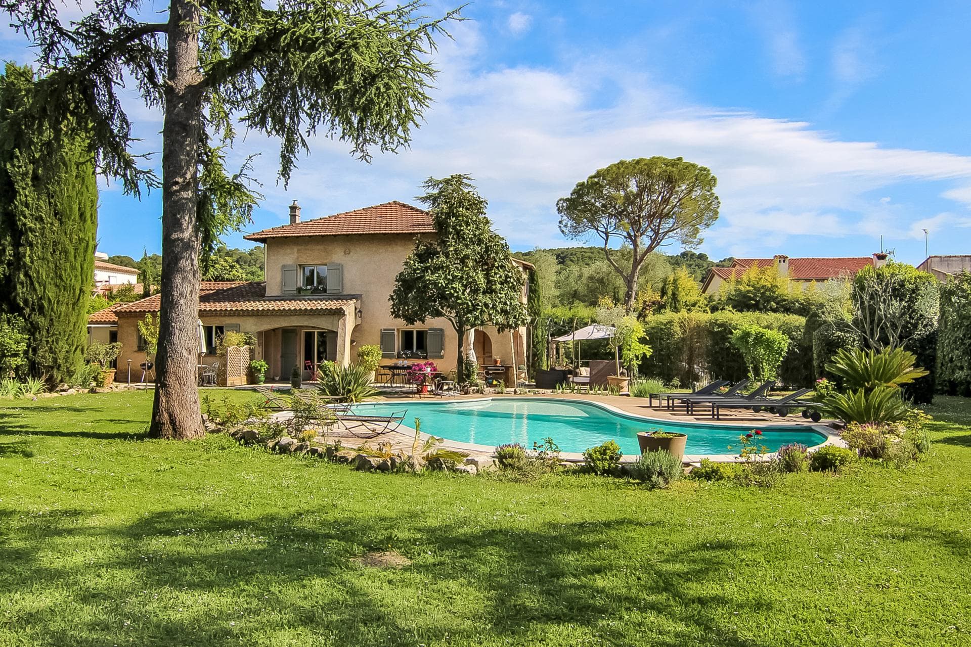 Mougins | Koselig villa med basseng