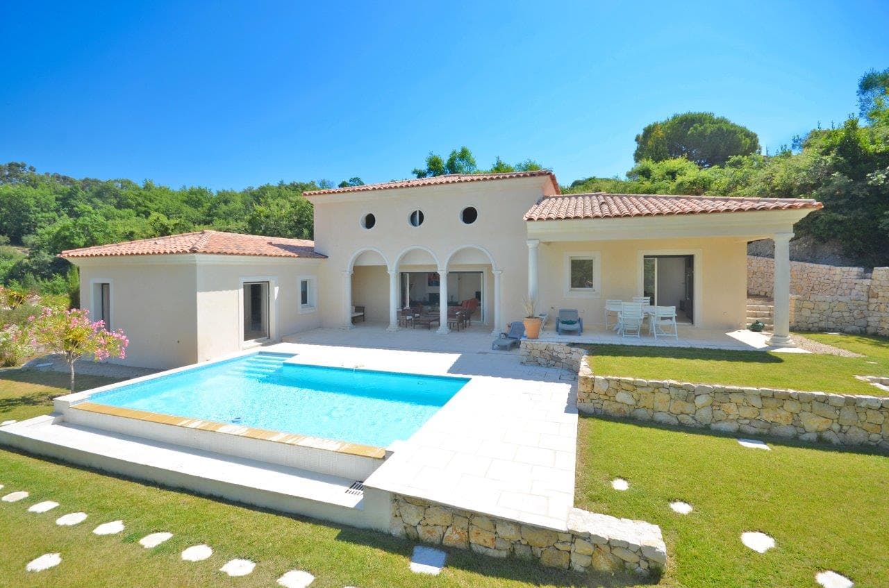 Chateauneuf-Grasse | Provencalsk villa med fire soverom og svømmebasseng