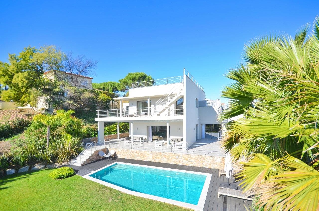 Cannes | Ny villa med fire soverom og separat leilighet