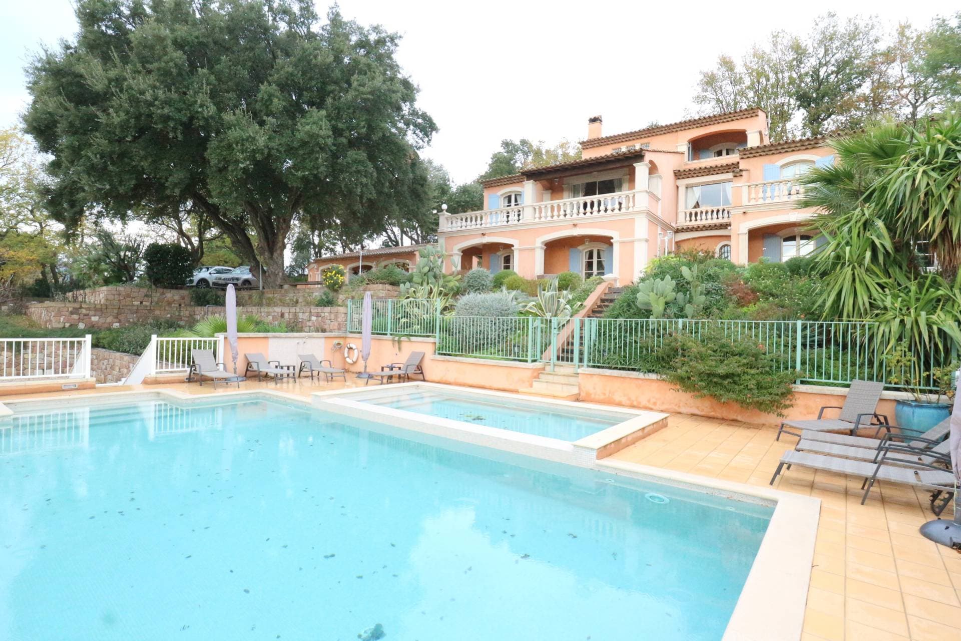 Roquebrune sur Argens | Eiendom med hovedhus, gjestehus og svømmebasseng