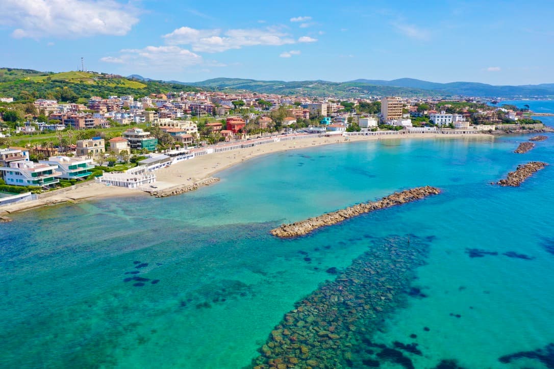 Nyere takleilighet i sentrum av Santa Marinella utsikt til middelhavet