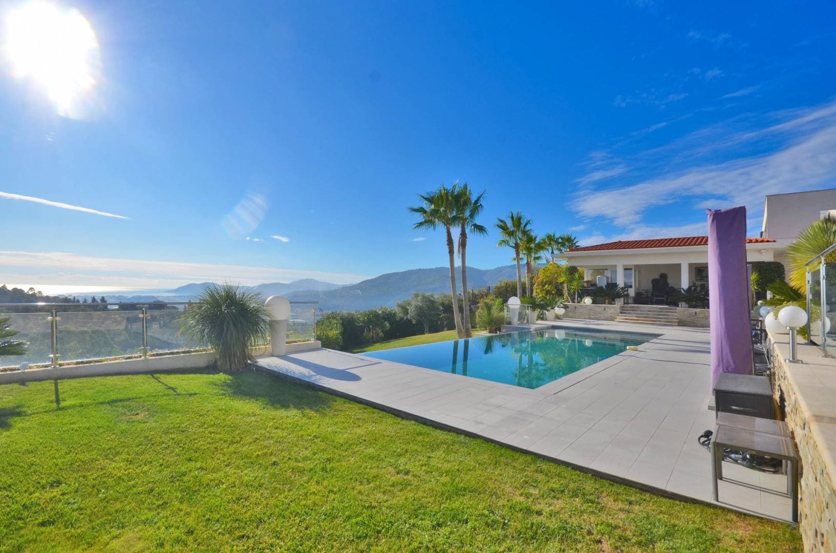 Nær Cannes | La Roquette-sur-Siagne | Fantastisk villa med seks soverom og panoramautsikt