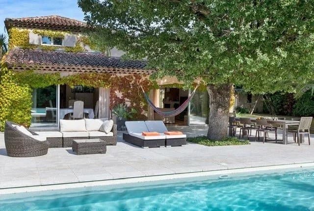 Mougins | Velholdt provencalsk villa med fire soverom og svømmebasseng