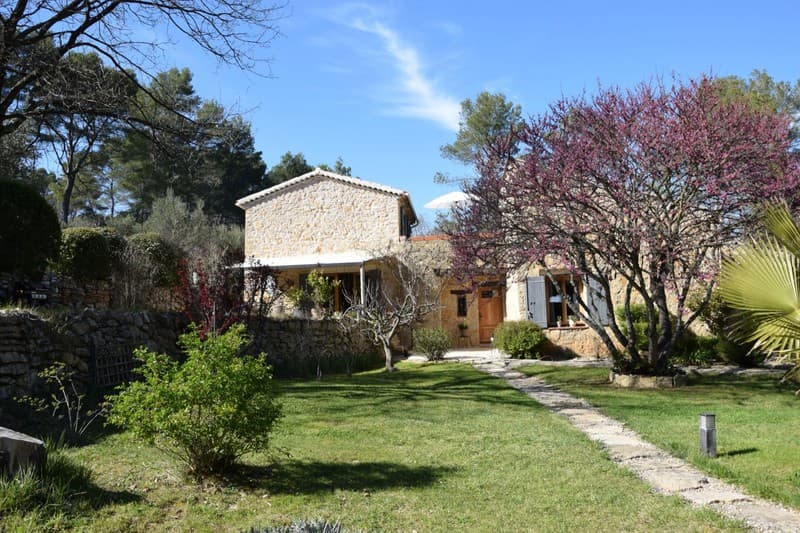 Lorgues | Bastide med nytt svømmebasseng og pool house