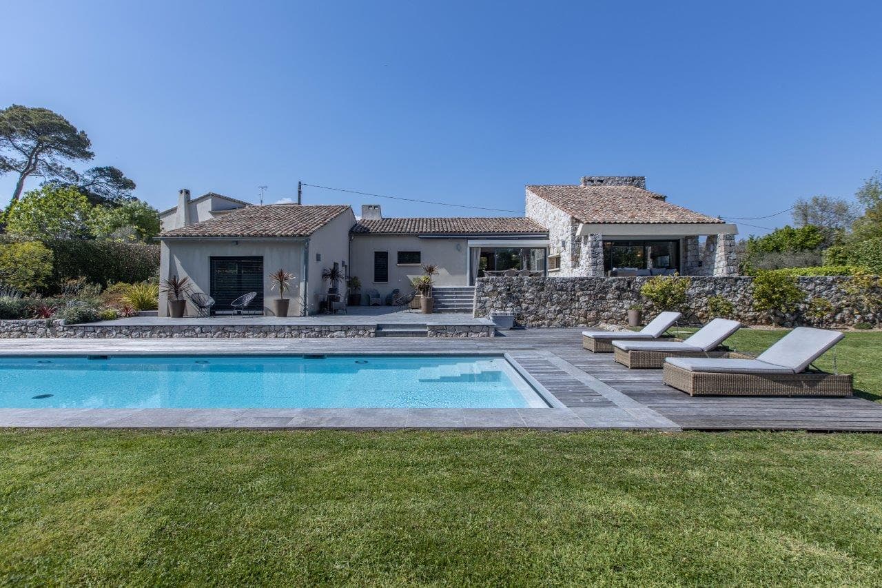 Valbonne | Fantastisk villa med 5 soverom og gangavstand til landsbyen