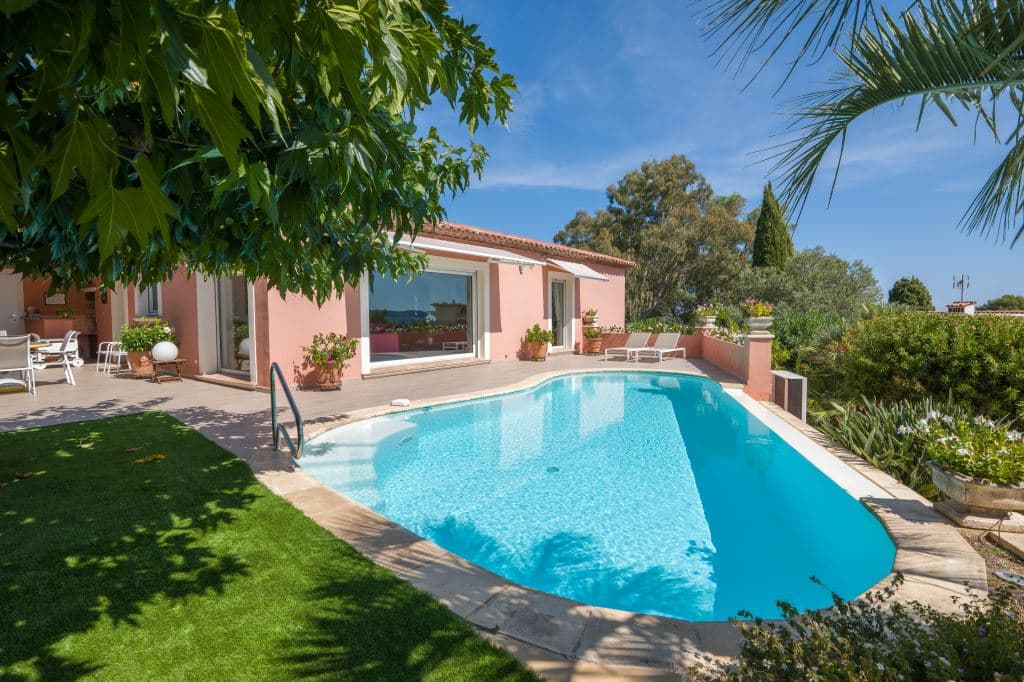 Sainte maxime | Flott beliggende villa med praktfull sjøutsikt
