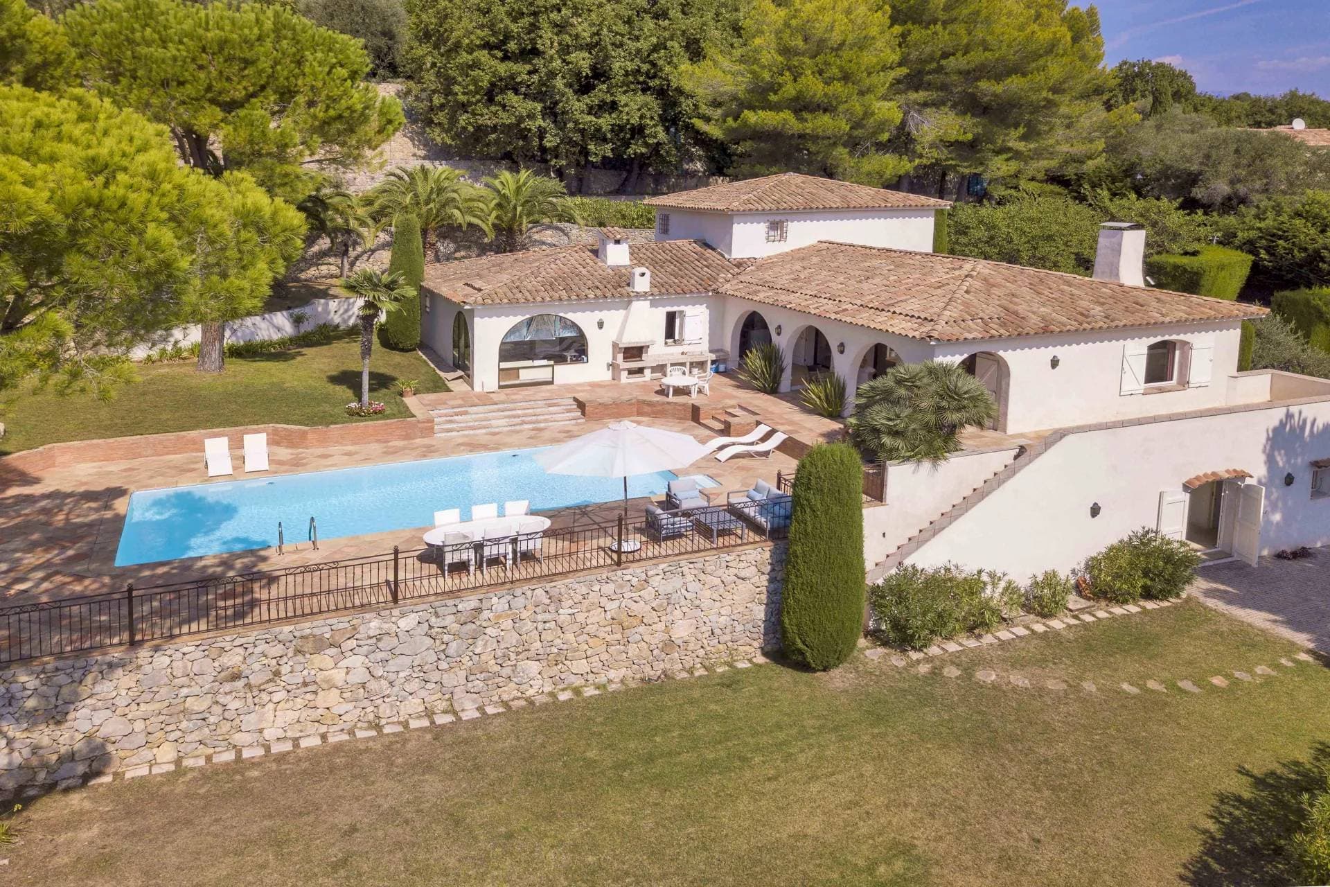 Mougins | Provencalsk villa med panorama sjøutsikt