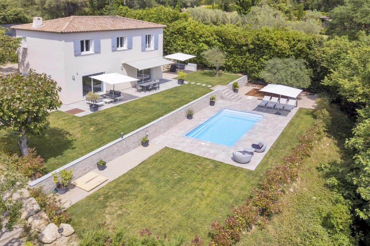 Mougins | Nyere villa med fire soverom beliggende nær golfbane