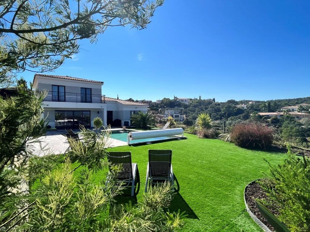 St aygulf | Cote d'azur lekker moderne villa med fire soverom