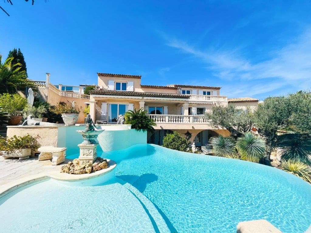 St.aygulf | Cote d'azur stor provencalsk villa med sjøutsikt og seks soverom