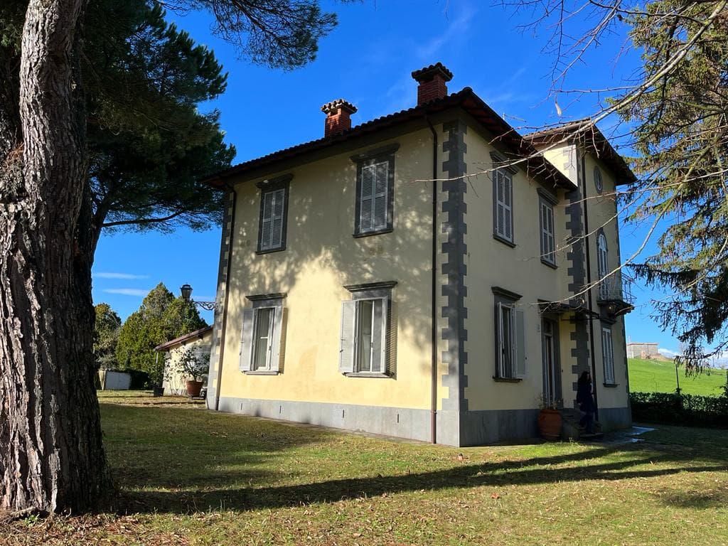 Lubriano herskaps hus med pool og tennisbane