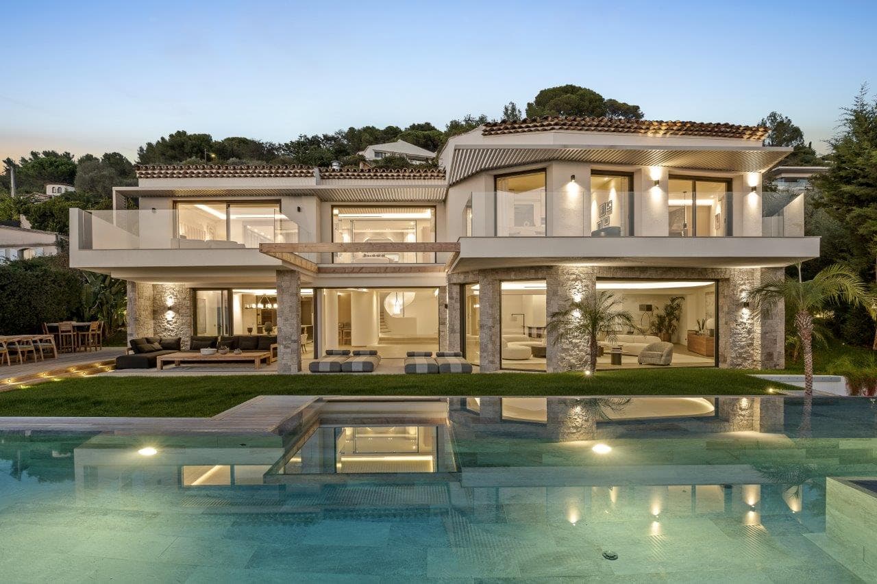 Cannes | Majestetisk moderne villa med panorama sjøutsikt