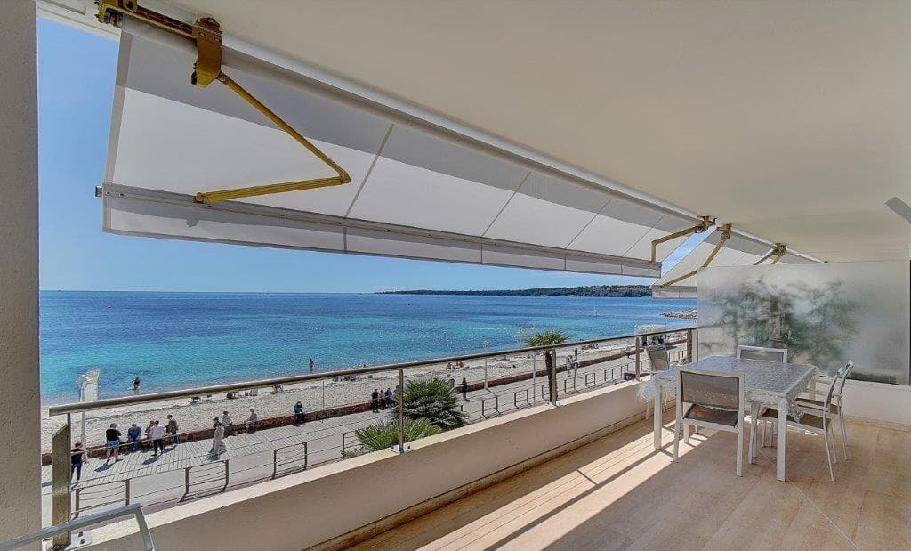 Cannes | Palm beach. pen treromsleilighet med terrasse og sjøutsikt