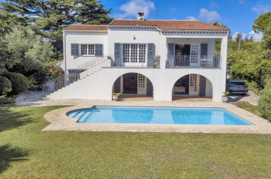 Antibes | Pen villa med svømmebasseng og liten havutsikt