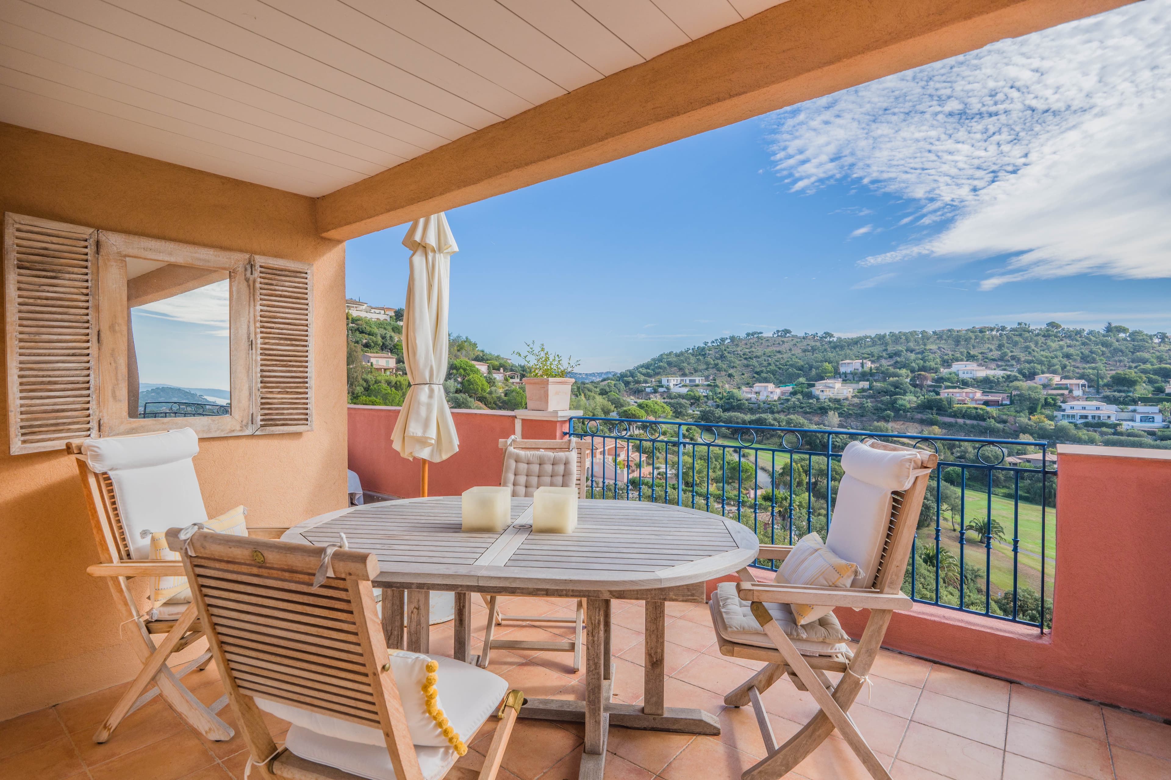 Sainte maxime, Provence | leilighet med panoramautsikt og kort spasertur til byen, golf senter og strender
