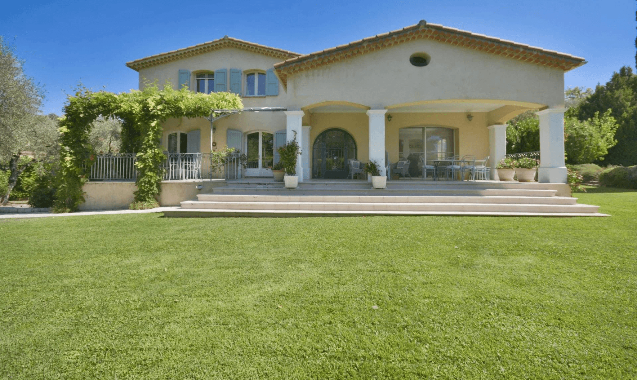 Châteuneuf-Grasse | Innholdsrik provençalsk villa med med svømmebasseng og stor tomt