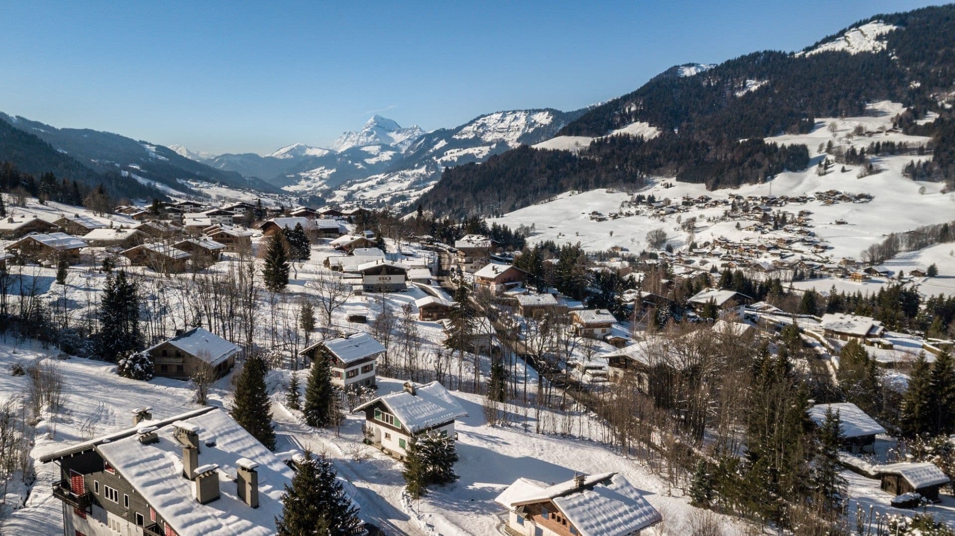 Megève, De franske Alpene | Treromsleilighet med terrasse i ny residens