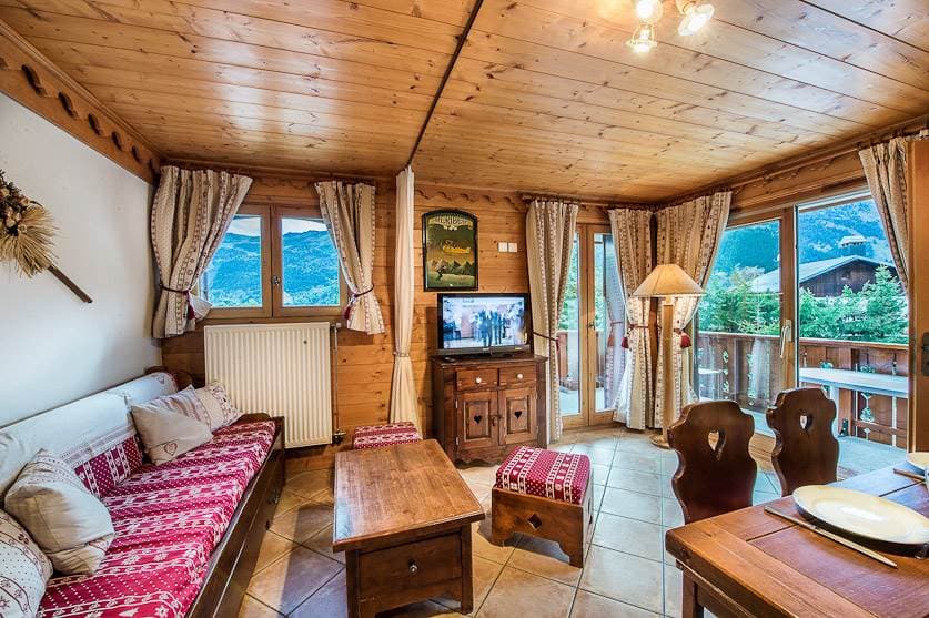 Solgt | Méribel, De franske Alpene | Sjarmerende treromsleilighet med terrasse 150 m. fra bakken