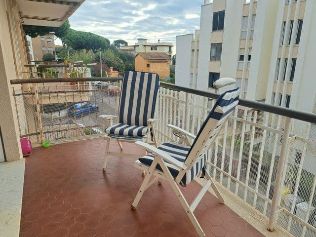 Hyggelig eldre stor leilighet i Santa Marinella