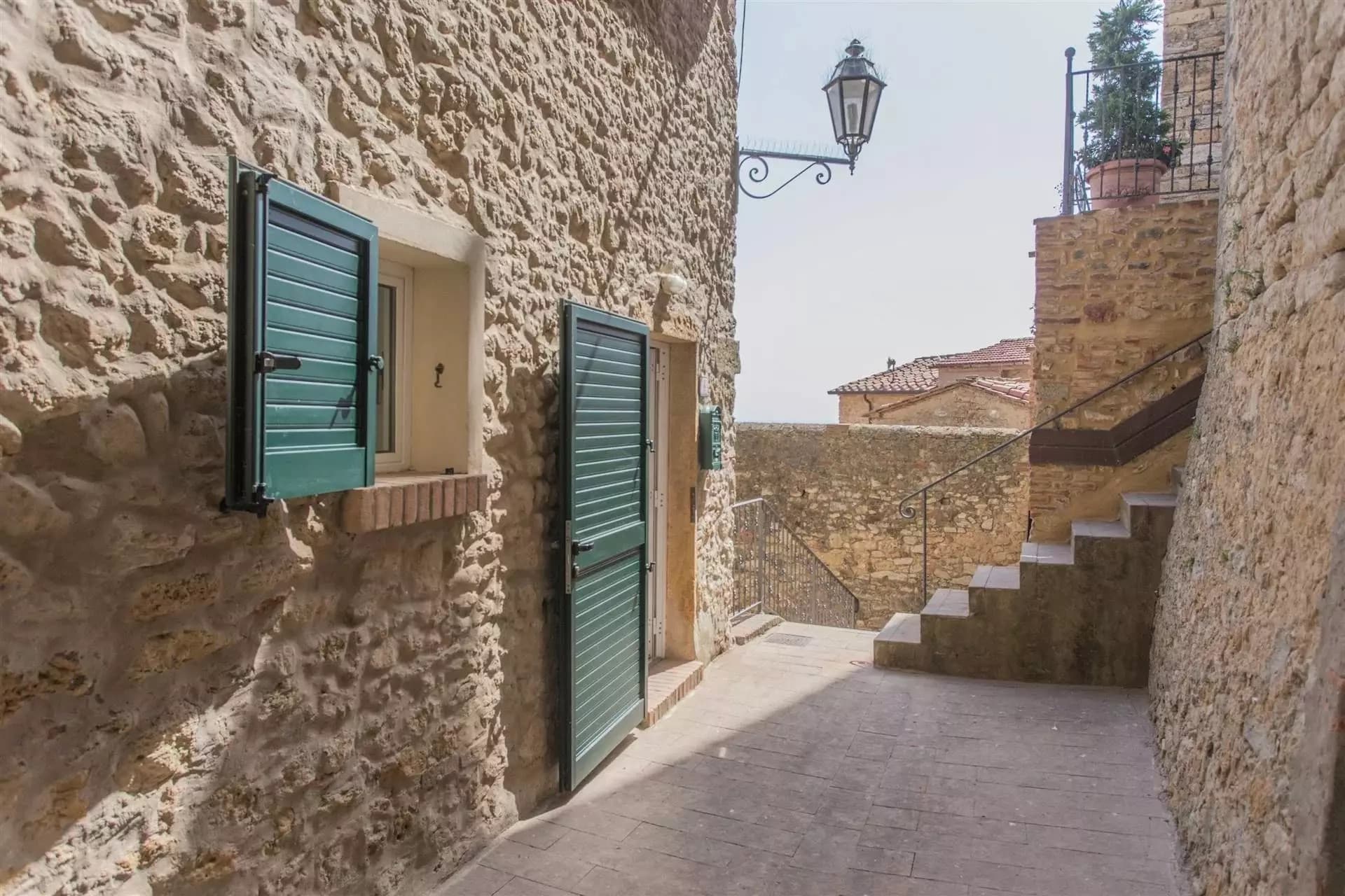 Sjarmerende totalrenovert townhouse i Casale Marittimo