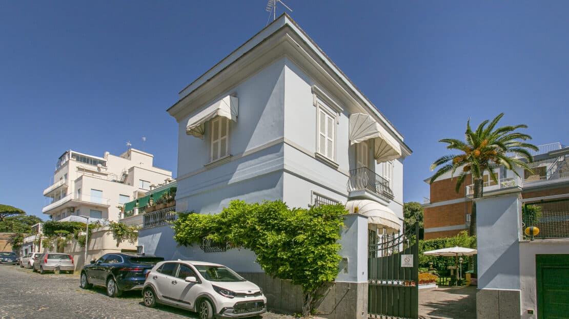 Elegant Liberty-villa i hjertet av Anzio, strand, havn og sentrum